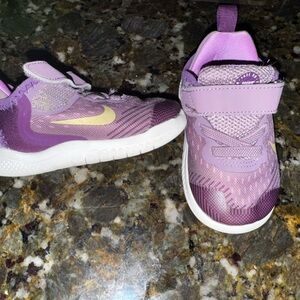 Nike Kids size 6 toddler Lavender and Yellow Sneakers